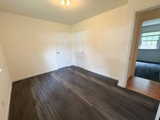 Building Photo - 9625 Shiloh Dr