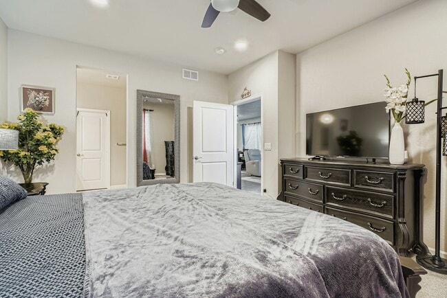 Building Photo - 8990 Birch Run Dr