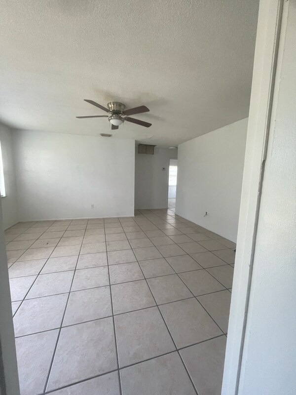 Building Photo - 1537 Barbarie Ln