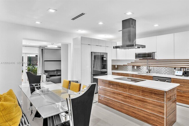 Building Photo - 1002 10th St