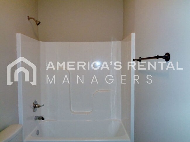 Building Photo - Home in Tuscaloosa..... Available to View Now!!!