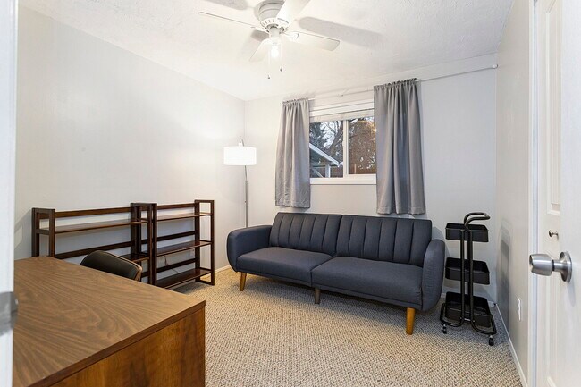 Building Photo - 12318 SE 67th Ct