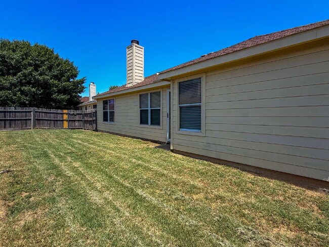 Building Photo - 3 Bed, 2 bath home in Burleson ISD - Great Location!