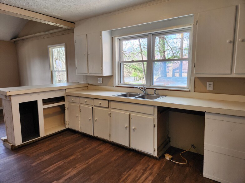 Building Photo - 2119 US-421