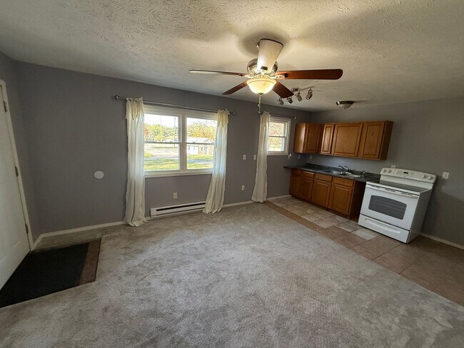 Building Photo - Spacious 4-Bedroom Property with In-Law Su...