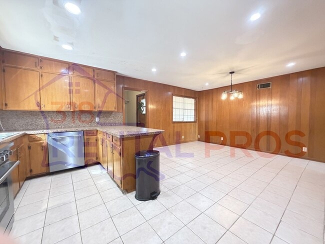 Building Photo - Four Bedroom Two Bath Home