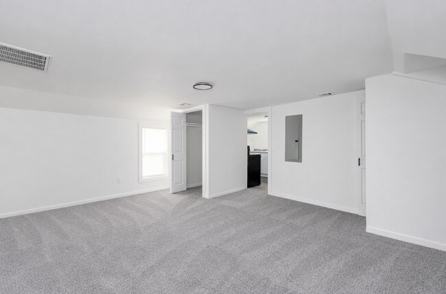 Building Photo - 807 S College Ave