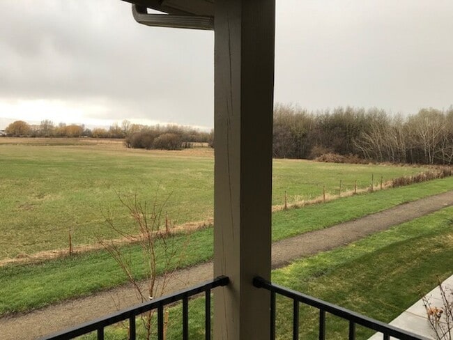 Building Photo - 3 Bedroom, 2 1/2 Bathroom Townhouse -2 weeks free rent with 1-year lease-