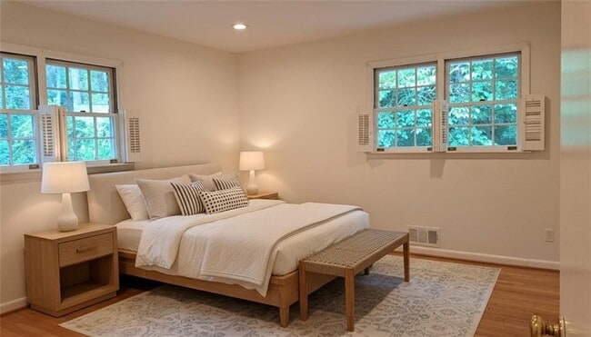 Building Photo - 1176 Converse Dr NE