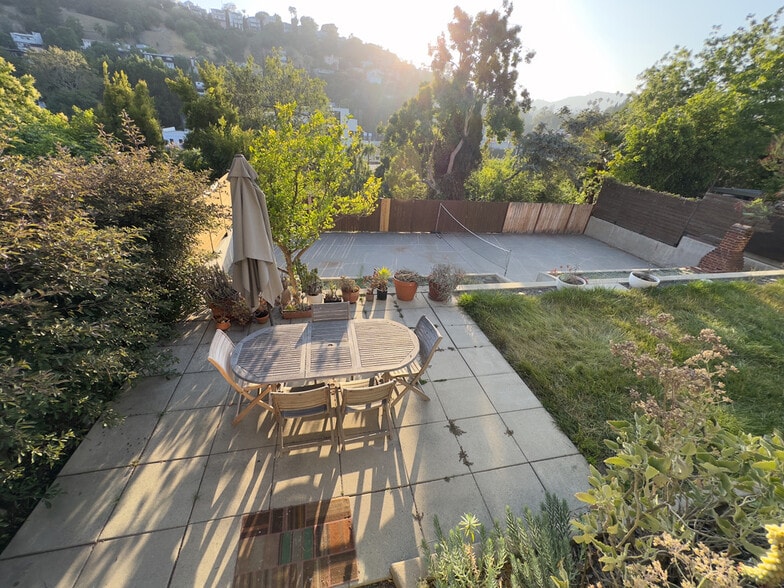 Building Photo - 2415 Meadow Valley Ter