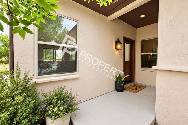 Building Photo - 94 Castle Ridge Dr