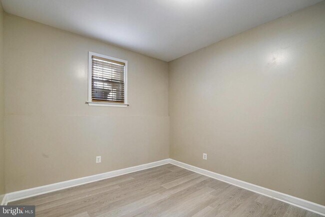 Building Photo - 2056 Shirlington Rd