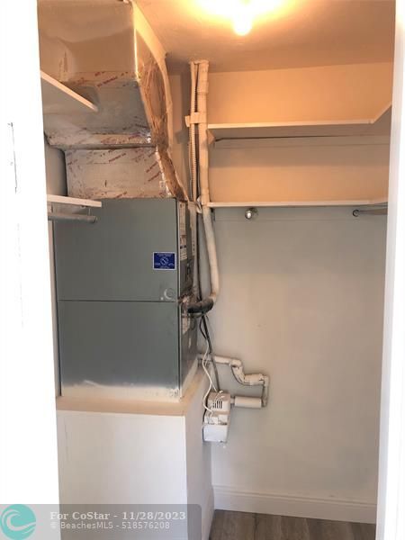 Building Photo - 807 SE 9th Terrace