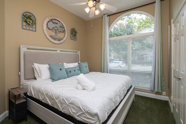 Building Photo - 3410 Los Alamos Ln