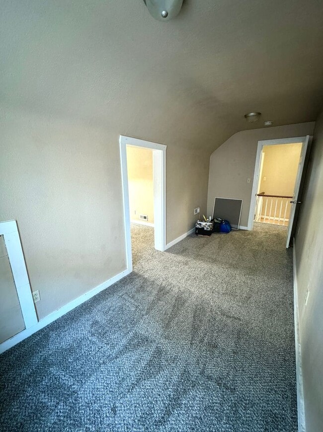 Building Photo - 6 Bedroom / 2 Bathroom House - NEXT TO SEMO's CAMPUS, LARGE YARD, INTERNET INCLUDED