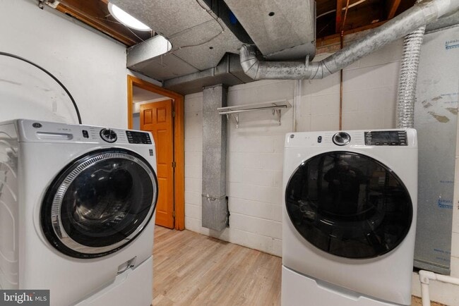 Building Photo - 418 Point Mary Cir