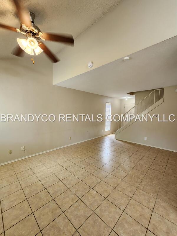 Building Photo - 1108 Royal Crest Dr