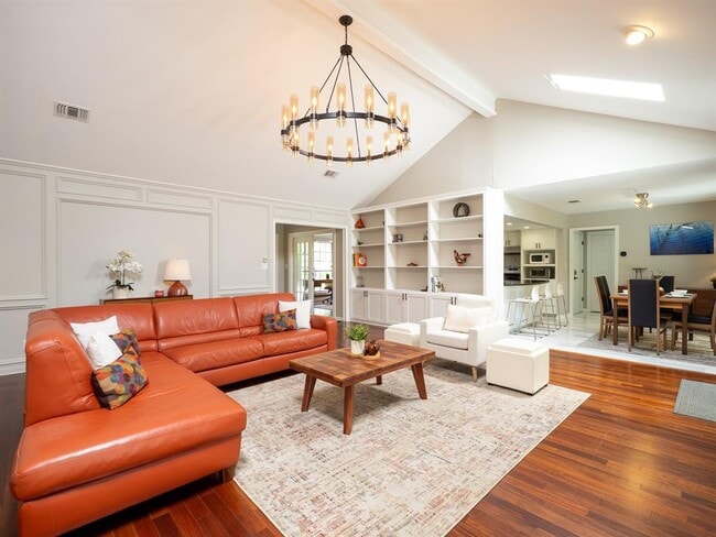 Building Photo - 2110 Wychwood Dr