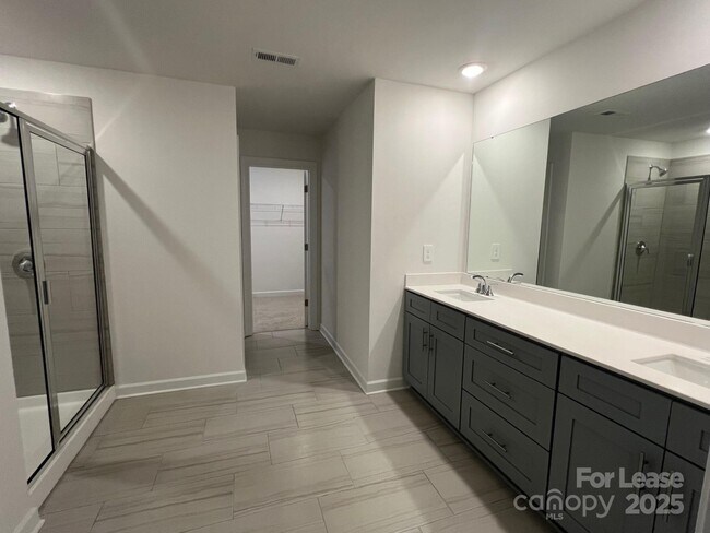 Building Photo - 2141 Sunflower Cir