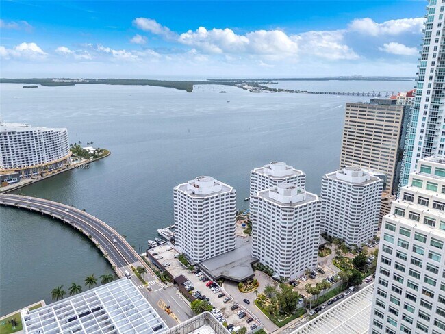 Building Photo - 801 Brickell Bay Dr