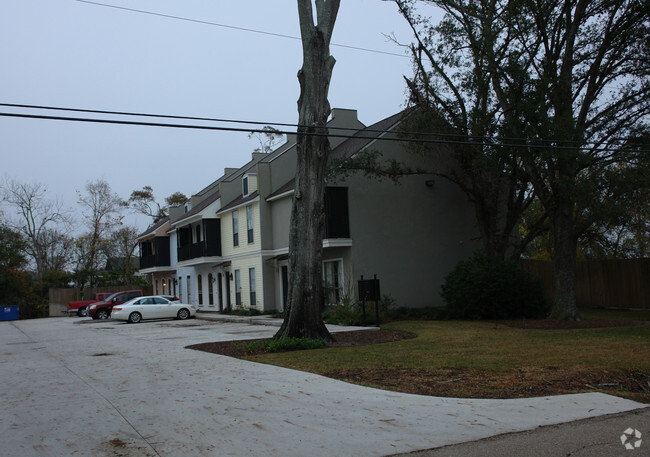 Building Photo - Parkview Quarters