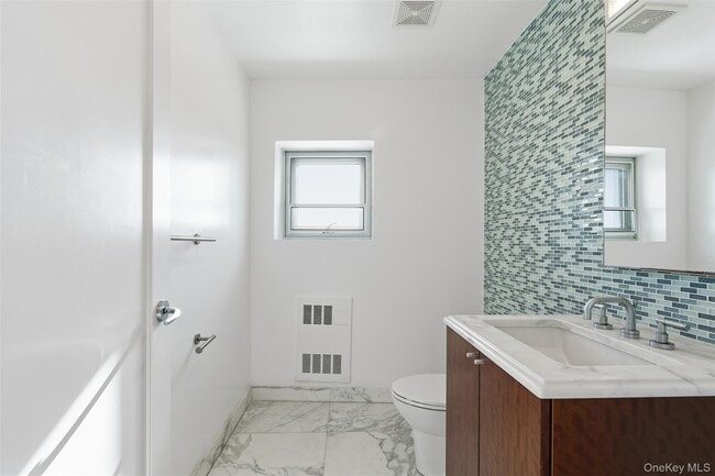 Building Photo - 3220 Arlington Ave