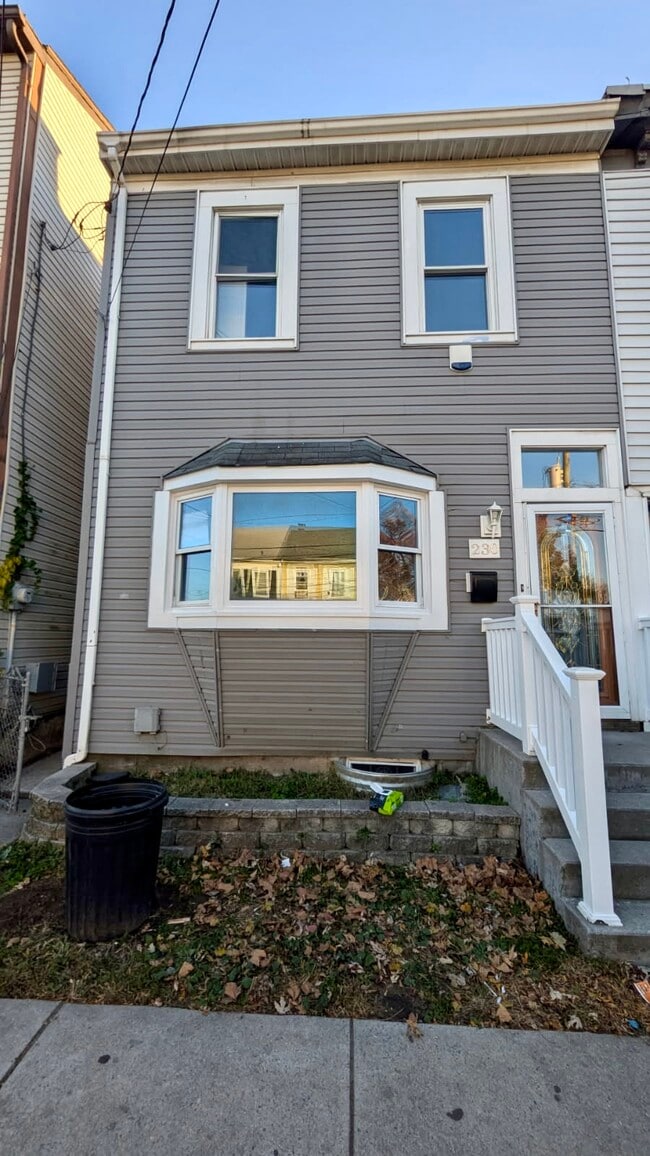 Primary Photo - 230 Mercer St