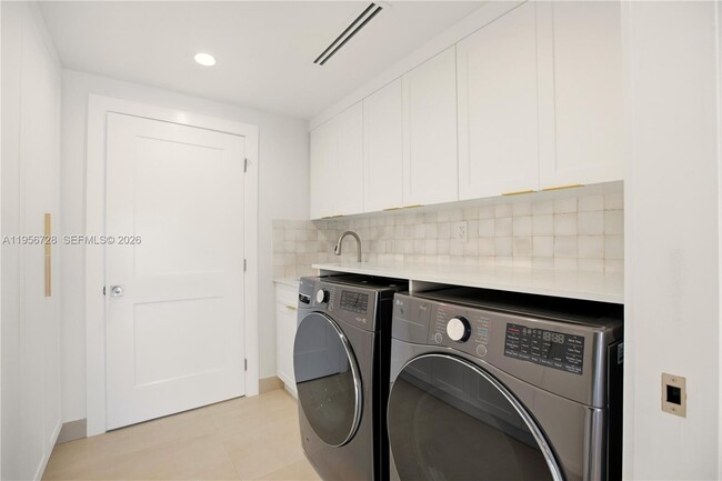 Building Photo - 7238 Jacaranda Ln