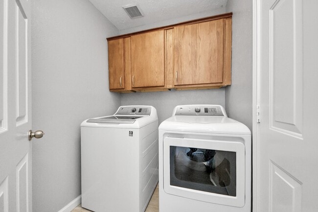 Building Photo - 20922 Whitevine Way