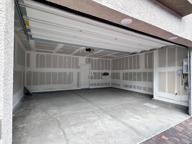 Building Photo - 329 Laurel Peak Dr