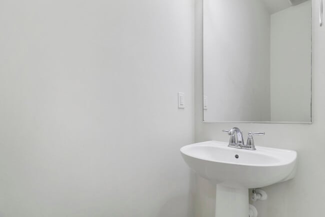 Building Photo - 3310 W Mallory Blvd