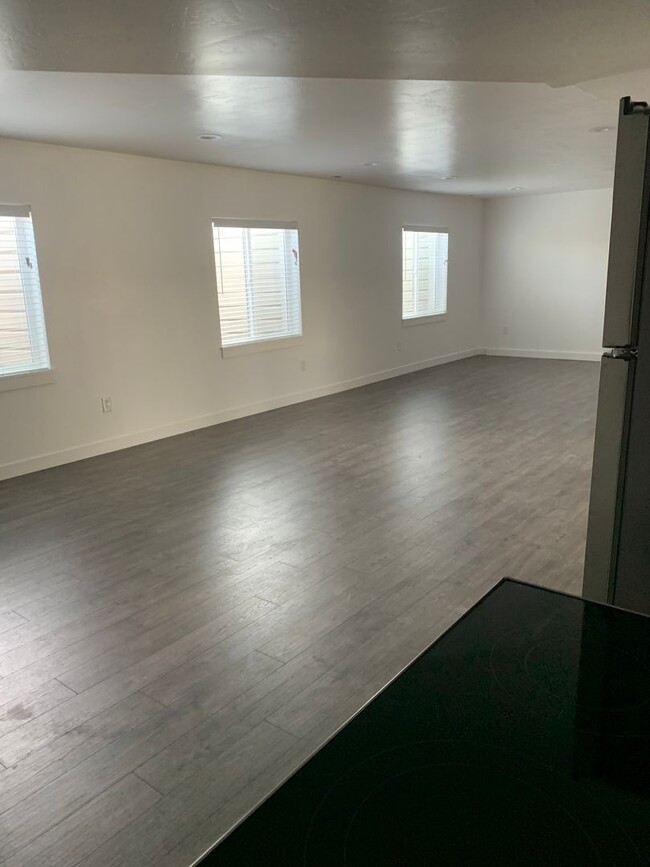 Primary Photo - For Rent: 2 Bed / 1 Bath Basement Apartmen...