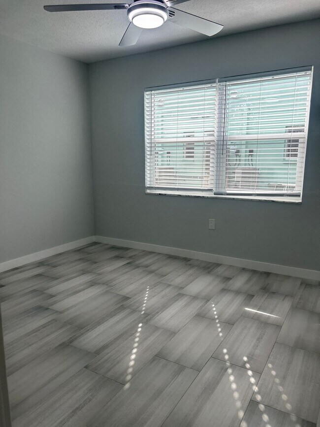 Building Photo - Renovated Treasure Island 1BR Condo - Steps to the Beach!