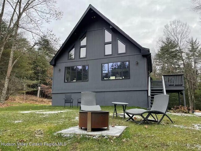 Building Photo - 421 Brown Rd