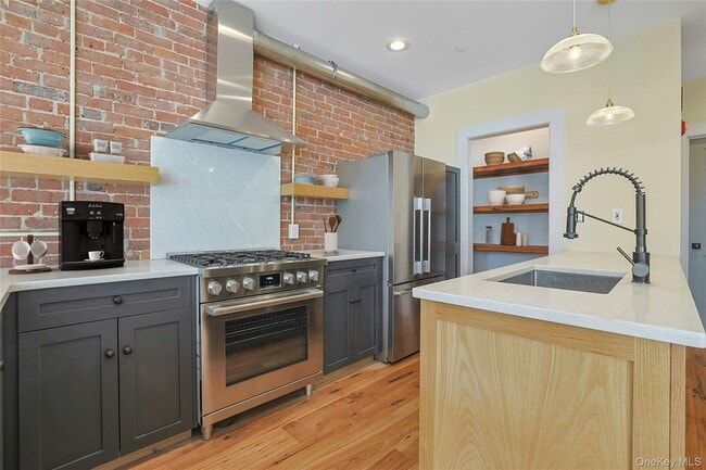 Building Photo - 19 Main St