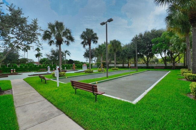 Building Photo - 6077 Lake Hibiscus Dr