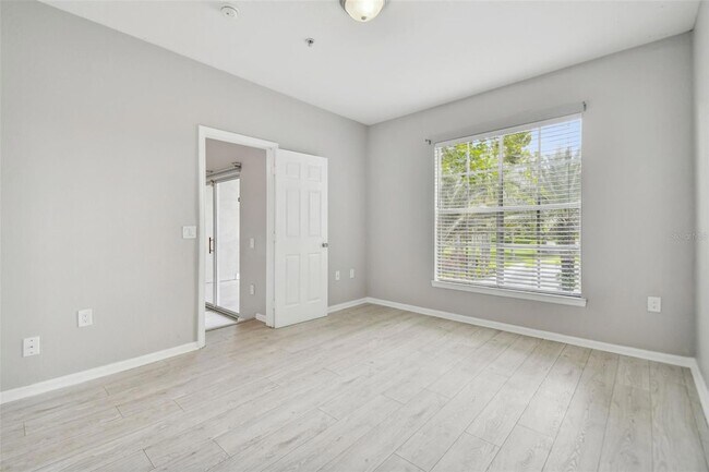 Building Photo - 9405 Crescent Loop Cir