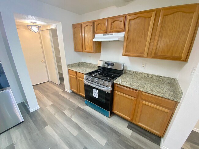 Building Photo - 4bed/2bath plus Bonus Loft!
