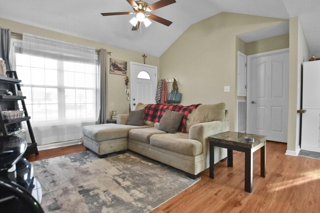 Building Photo - Pet Friendly Three Bedroom with Bonus!