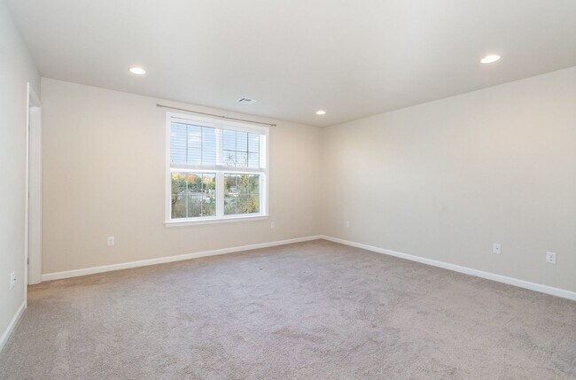 Building Photo - 1726 Bradley Dr