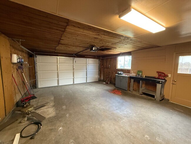 Building Photo - 3-bedroom single story in the heart of Tur...