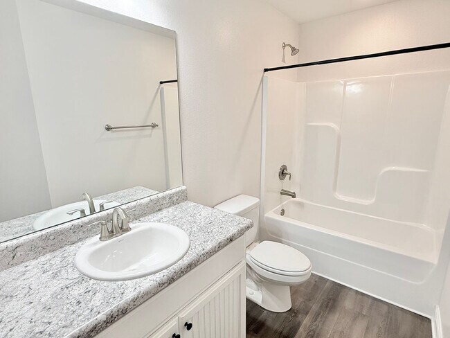 Building Photo - 3-Bedroom Home - Commanders Cove