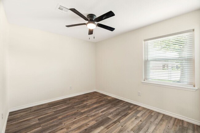 Building Photo - 11903 Edgar St