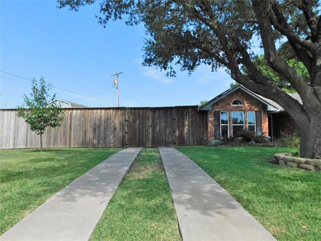 Building Photo - 2001 Oak Tree Dr