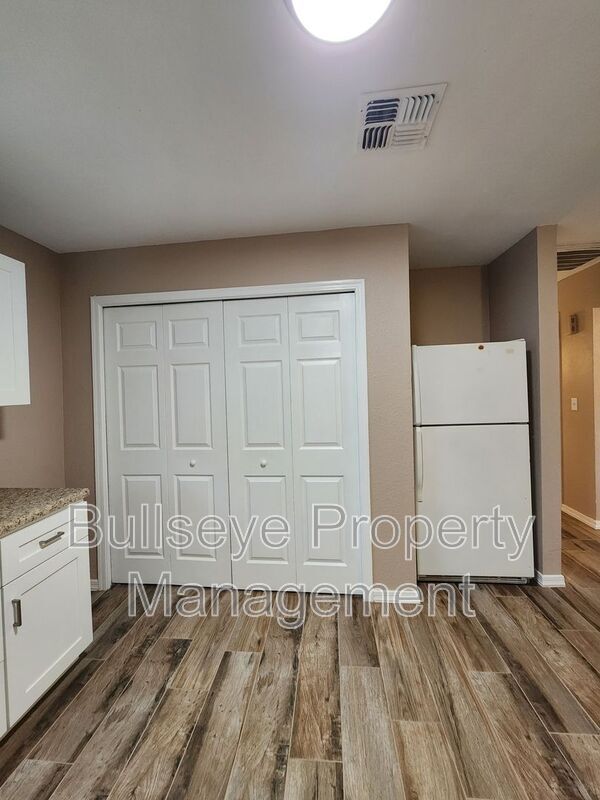 Building Photo - 143 S Doran