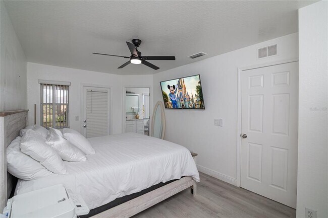 Building Photo - 733 Calabria Ave