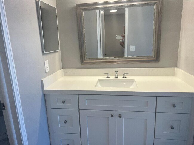 Building Photo - 9461 Evergreen Pl