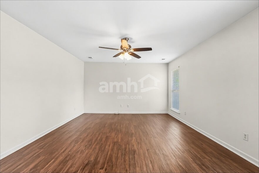 Building Photo - 141 Sawhorse Dr