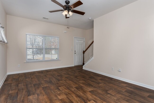 Building Photo - Amazing home in quiet and established neighborhood