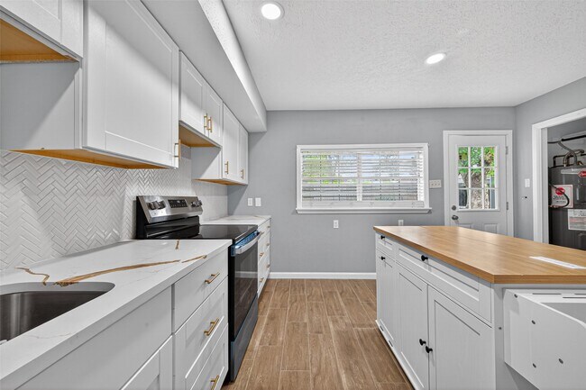 Building Photo - 9231 Baronsmede Dr